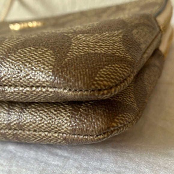 Coach: Signature Canvas Double Corner Zip Wristlet - Picture 11 of 16